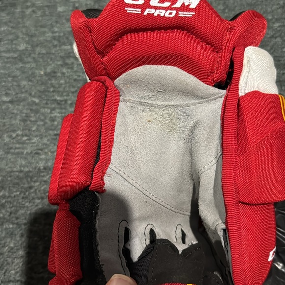 CCM PRO 13” pro stock hockey gloves, used 4 times. - Picture 2 of 4